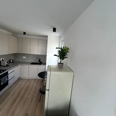 Airport Apartment With Parking Apartamento