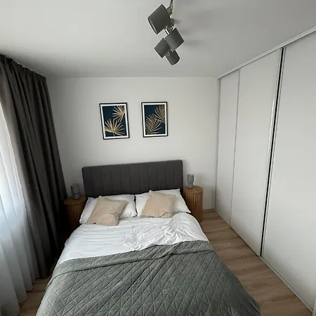 Airport With Parking Apartment *