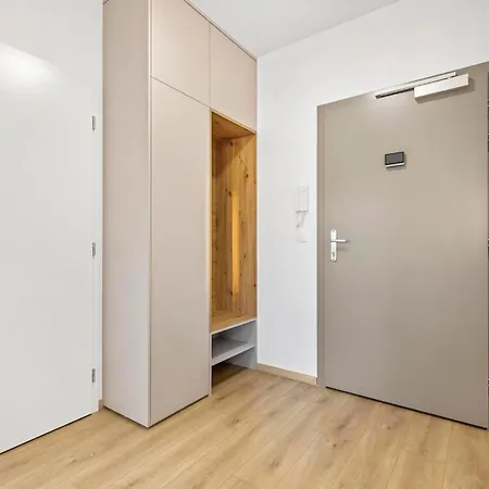 Airport With Own Parking * Μπρατισλάβα