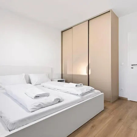Airport Apartment With Parking