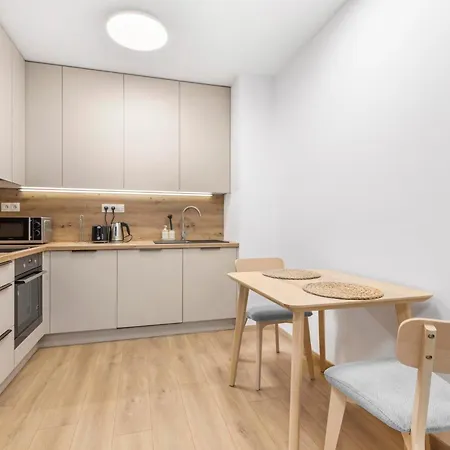 Airport With Own Parking * Μπρατισλάβα