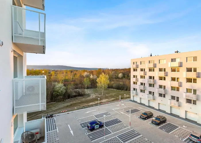 Airport With Own Parking Apartment