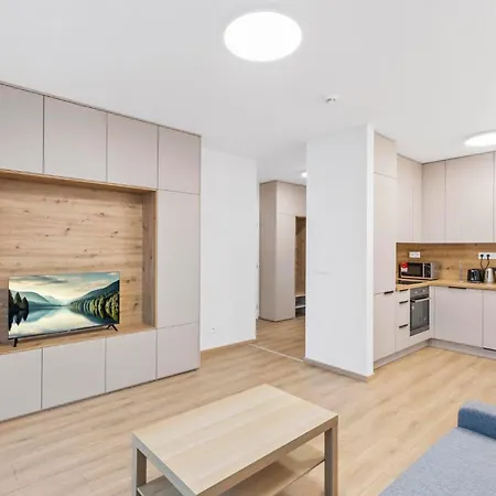 Airport With Own Parking Apartment